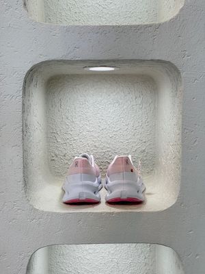 آن رانینگ صورتی on running