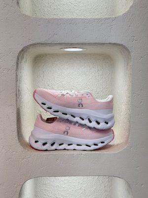 آن رانینگ صورتی on running
