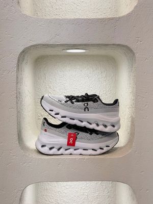 آن رانینگ سفید مشکی on running